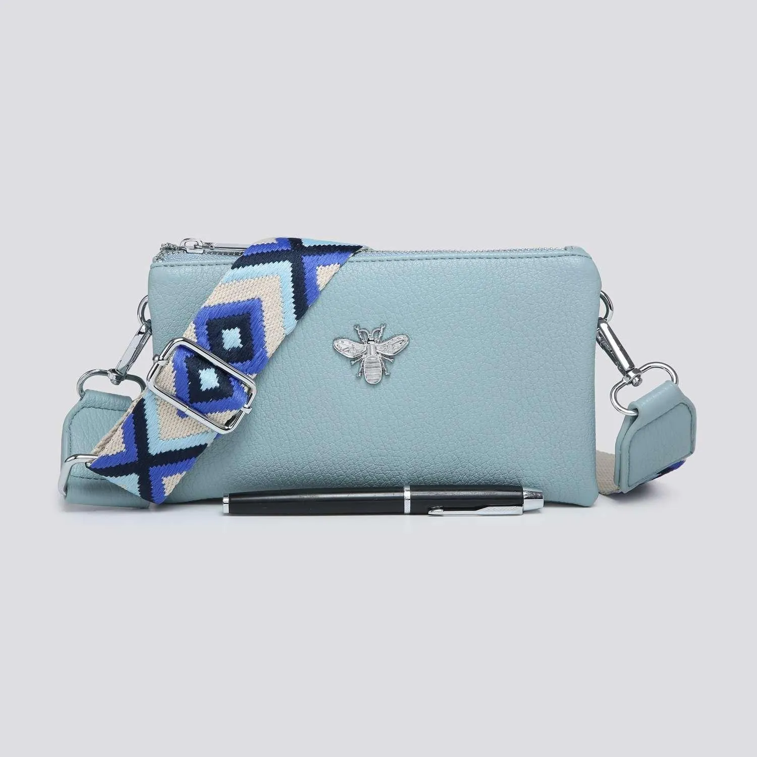 Маленькая сумка-мессенджер Tessa с двойными отделениями и широким ремешком Kitise, синий
Маленькая сумка-мессенджер Tessa с двойными отделениями и широким ремешком Kitise, синий