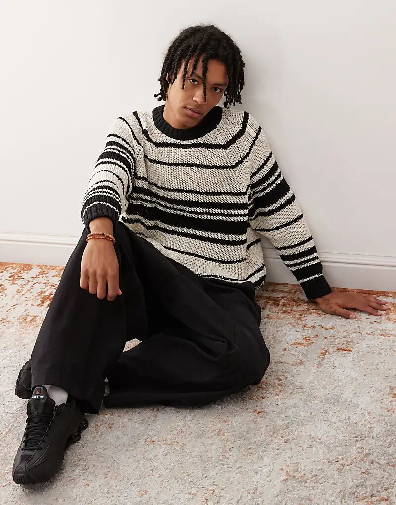 Свободный свитер открытой вязки в бежевую полоску на каждый день
Свободный свитер открытой вязки в бежевую полоску на каждый день