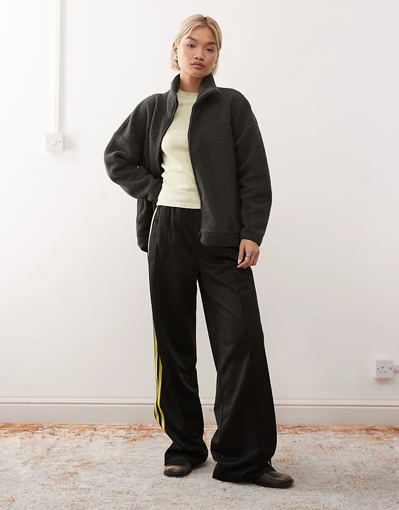 Шумный майский флис с застежкой-молнией и воронкой, цвет древесный уголь
Шумный майский флис с застежкой-молнией и воронкой, цвет древесный уголь