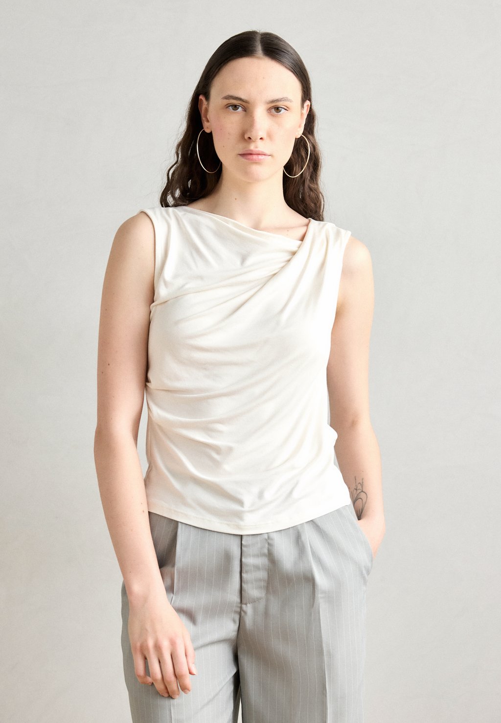 Топ YELENA Lindex, белый
Топ YELENA Lindex, белый