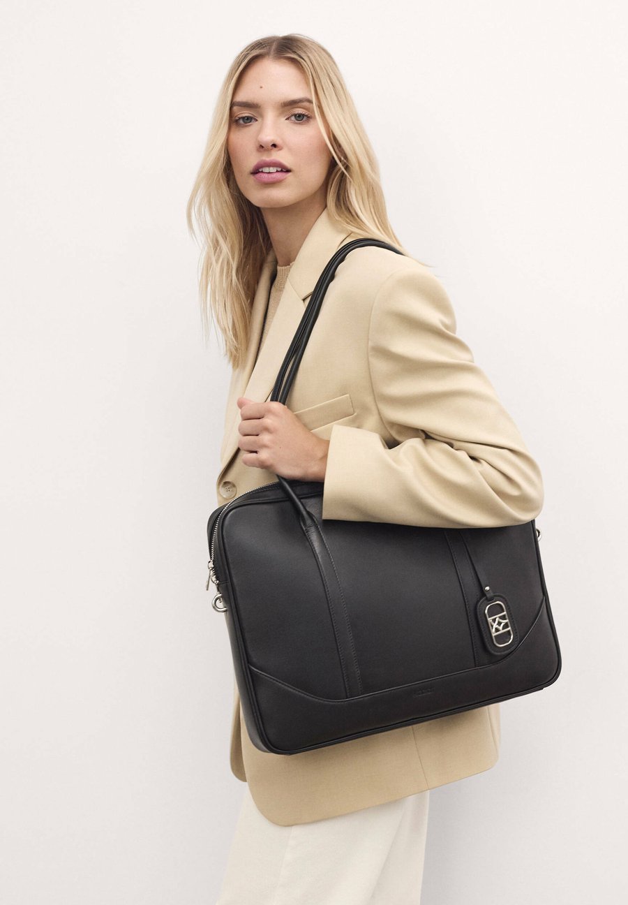 Сумка-шоппер Kazar VELMIRA, Black
Сумка-шоппер Kazar VELMIRA, Black