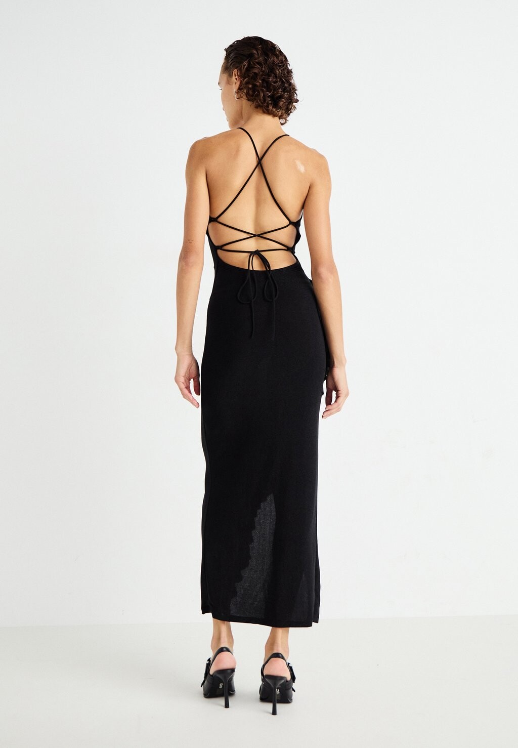 Платье из джерси GRACE RUFFLE GLITTER MAXI WAL G., черный 
Платье из джерси GRACE RUFFLE GLITTER MAXI WAL G., черный