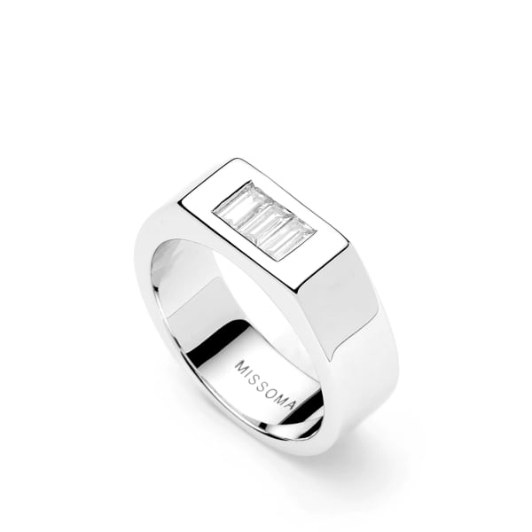 Массивное кольцо с тремя камнями от Люси Уильямс Missoma, серебро
Массивное кольцо с тремя камнями от Люси Уильямс Missoma, серебро