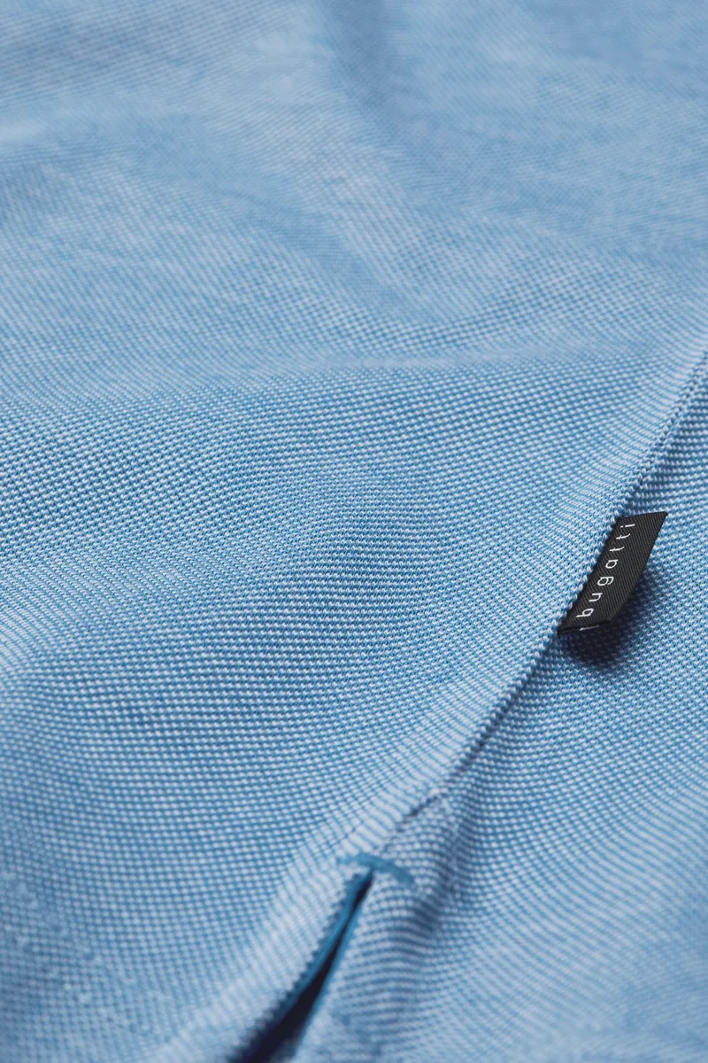 Рубашка-поло bugatti с контрастными полосками, голубой 
Рубашка-поло bugatti с контрастными полосками, голубой