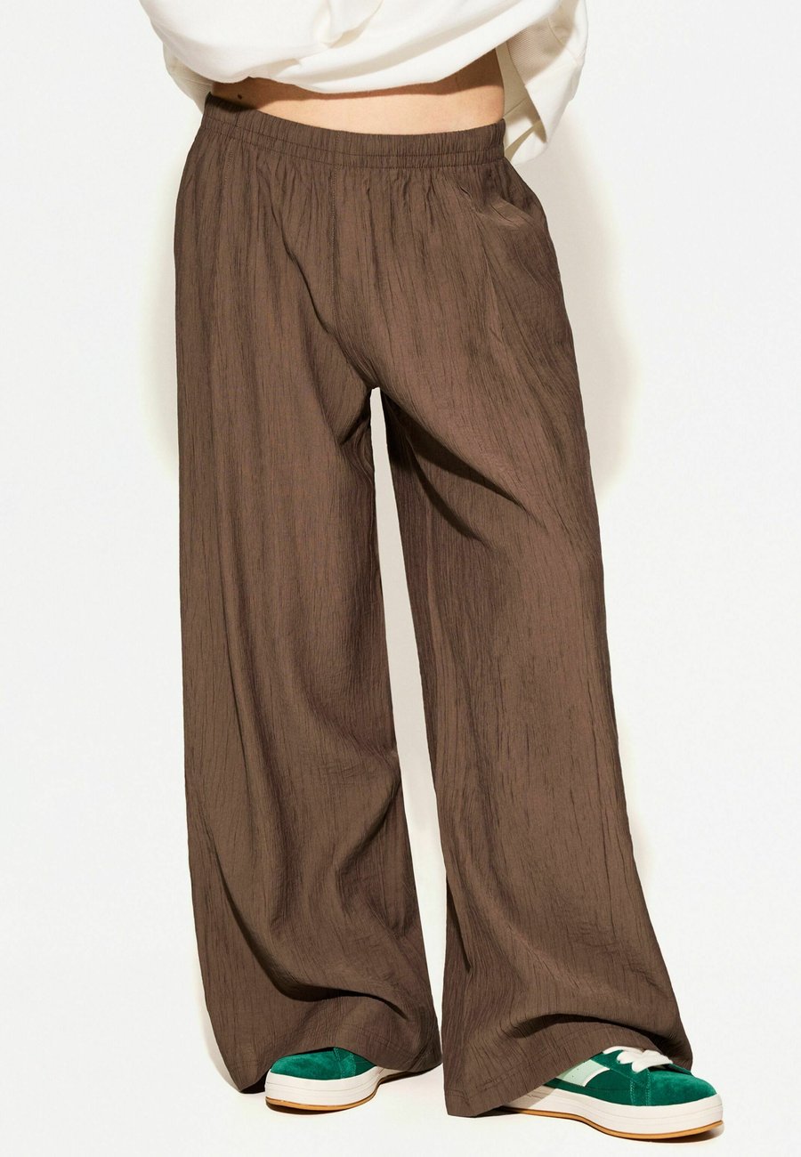 Брюки Bershka WIDE-DRAWSTRING, Dark Brown
Брюки Bershka WIDE-DRAWSTRING, Dark Brown