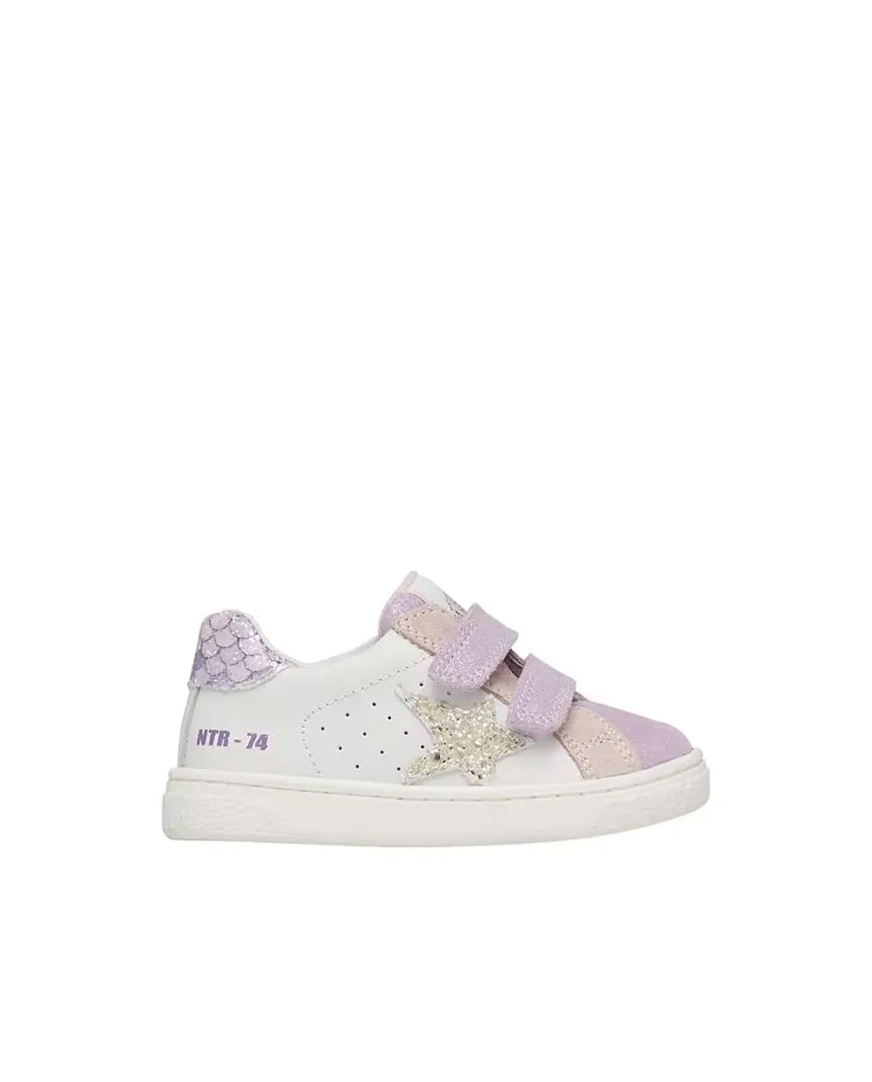 Кроссовки для девочек из кожи и замши с блестками Naturino, белый 
Кроссовки для девочек из кожи и замши с блестками Naturino, белый