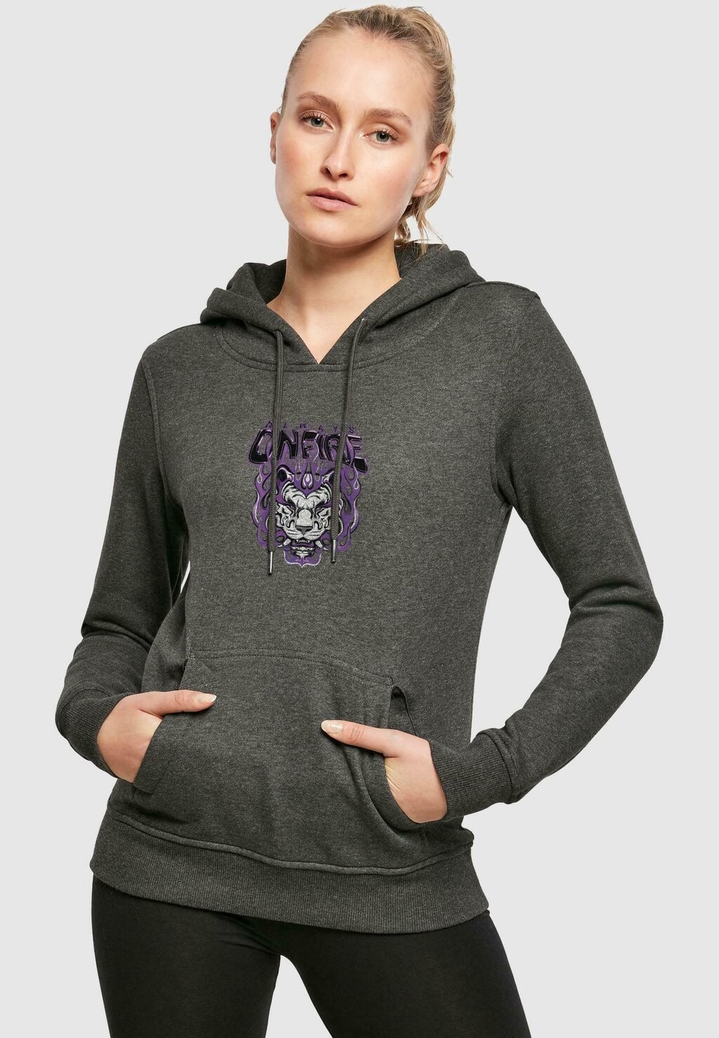 Толстовка с капюшоном ALWAYS ON FIRE Mister Tee, темно-серый
Толстовка с капюшоном ALWAYS ON FIRE Mister Tee, темно-серый