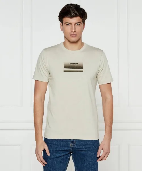 Футболка Regular fit Calvin Klein, бежевый 
Футболка Regular fit Calvin Klein, бежевый
