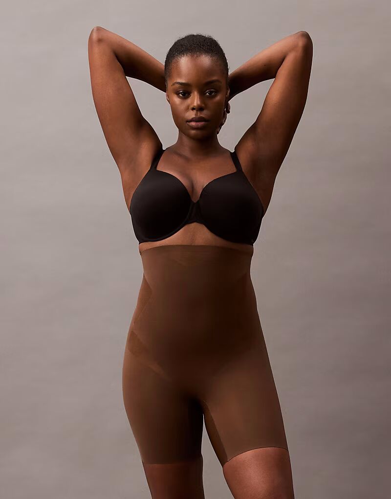 Утягивающие шорты Calvin Klein Shapewear, сохраняющие форму, эластичные, коричневого цвета
Утягивающие шорты Calvin Klein Shapewear, сохраняющие форму, эластичные, коричневого цвета