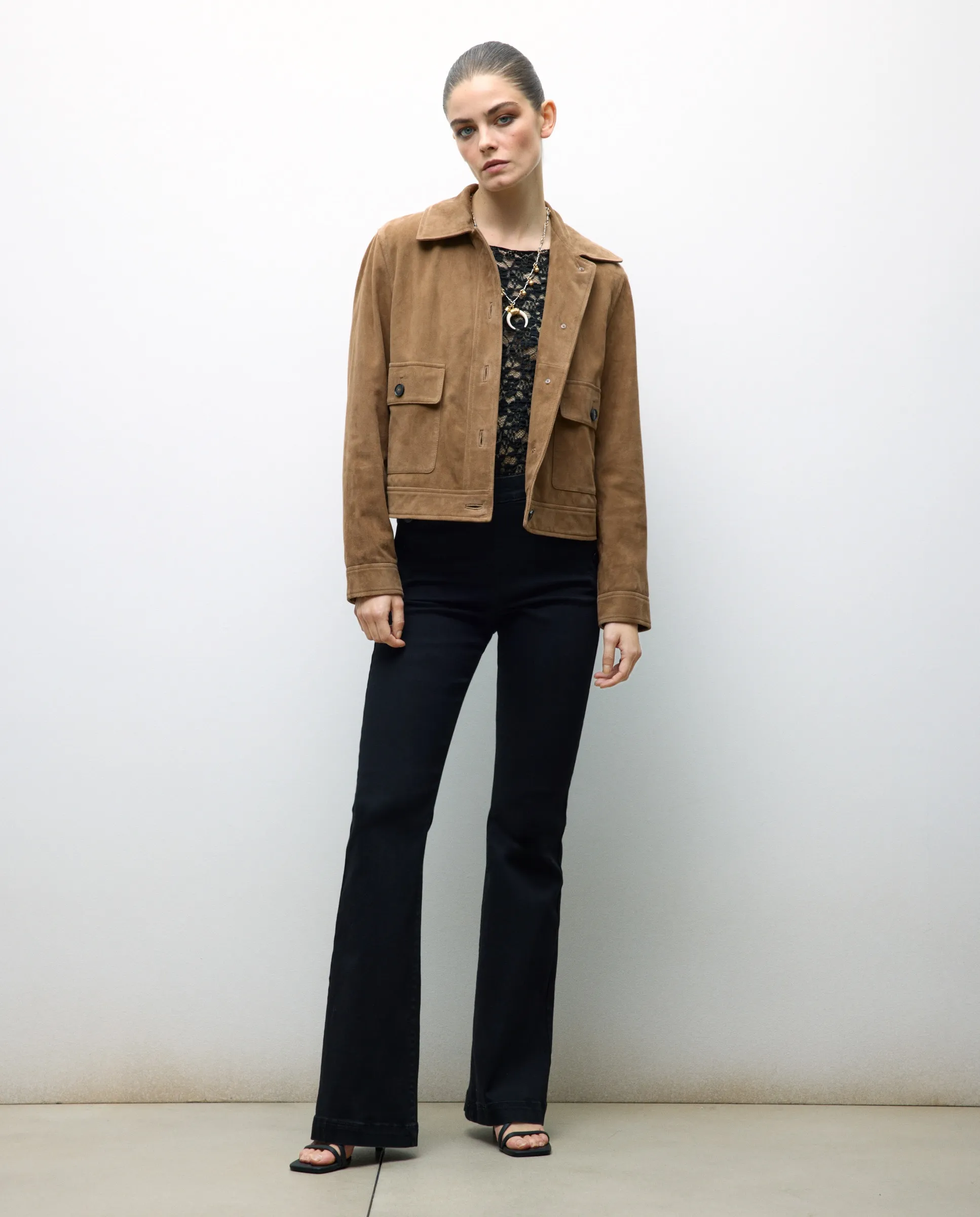 Женские джинсы-клёш на пуговицах с завышенной талией Tintoretto, черный
Женские джинсы-клёш на пуговицах с завышенной талией Tintoretto, черный