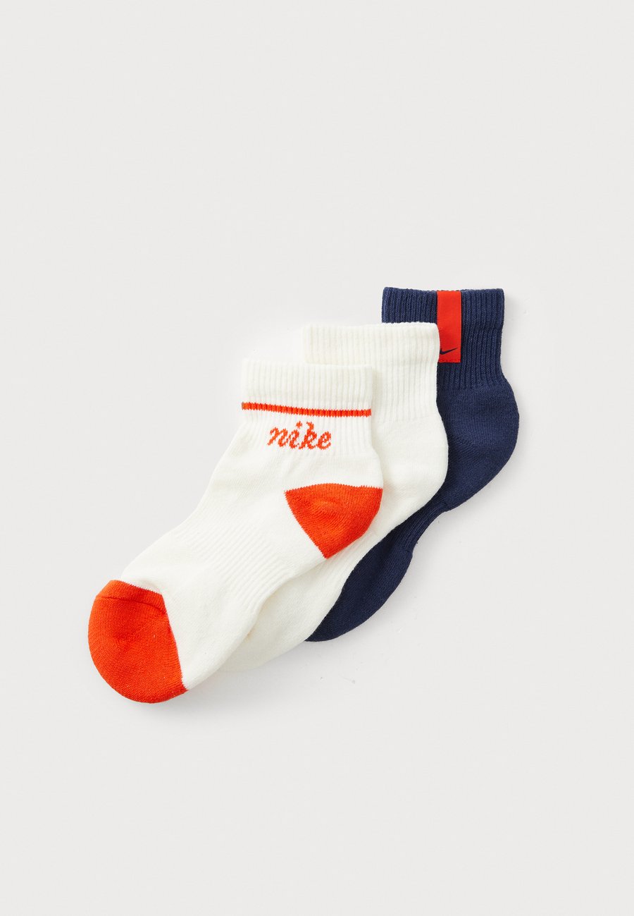 Носки Nike Performance 3 PACK, Sail/Midnight Navy/Picante Red/Beige
Носки Nike Performance 3 PACK, Sail/Midnight Navy/Picante Red/Beige