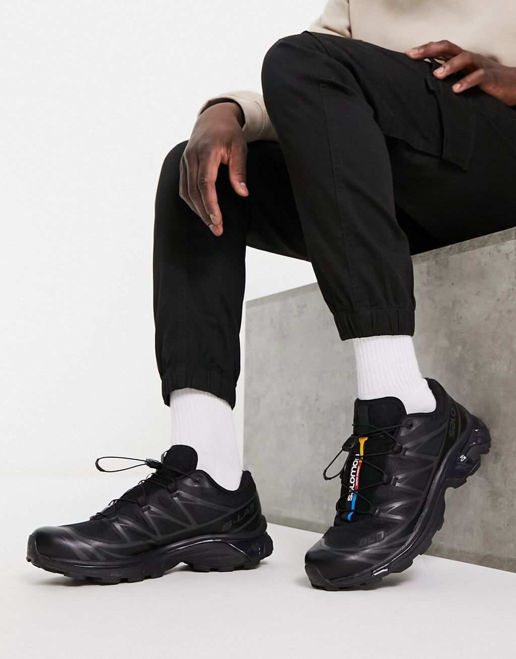 Кроссовки унисекс Salomon XT-6 в цвете Черный/Черный/Фантом
Кроссовки унисекс Salomon XT-6 в цвете Черный/Черный/Фантом