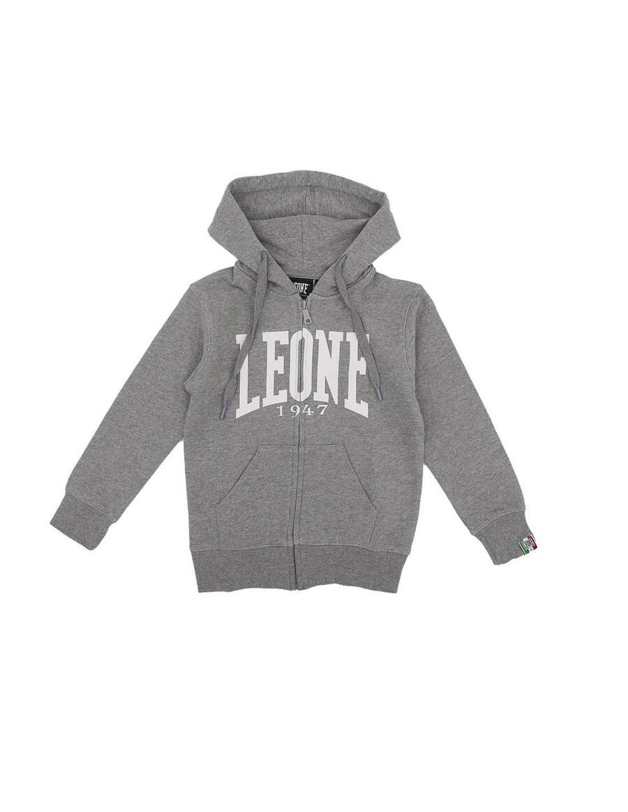 LEONE 1947 APPAREL Детская толстовка с капюшоном, застежкой-молнией по всей длине и базовым логотипом.
LEONE 1947 APPAREL Детская толстовка с капюшоном, застежкой-молнией по всей длине и базовым логотипом.