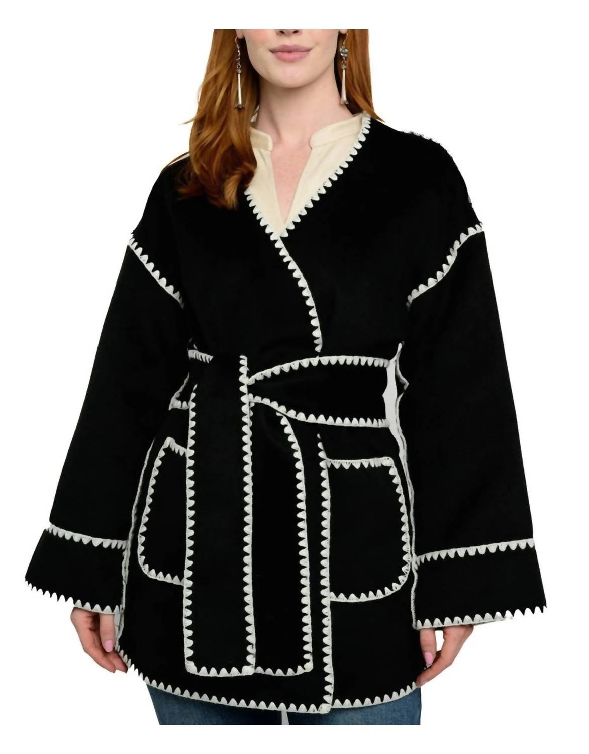 Черный обертывающийся плащ с декоративной строчкой Ivy Jane
Черный обертывающийся плащ с декоративной строчкой Ivy Jane