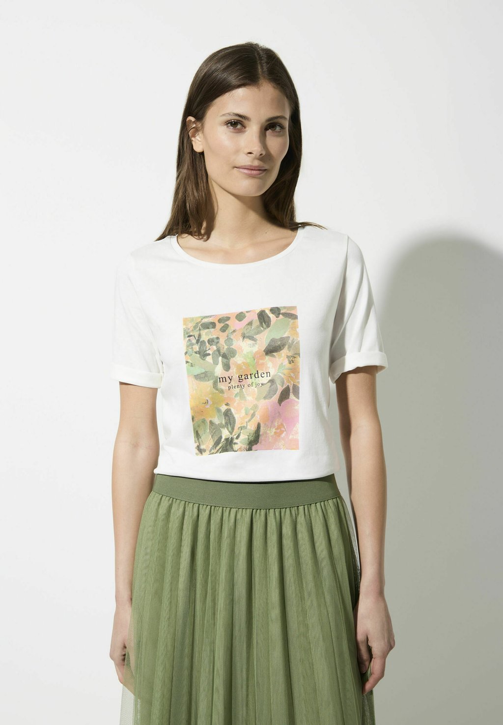 Футболка с принтом WITH PLACEMENT More & More, кремовый
Футболка с принтом WITH PLACEMENT More & More, кремовый