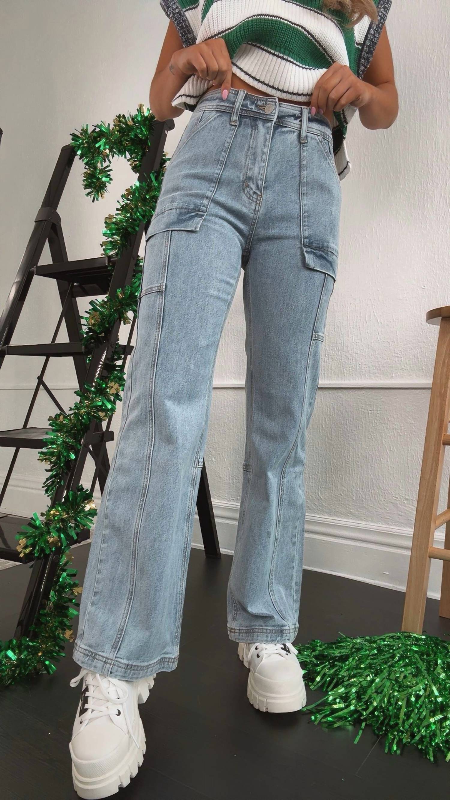 Джинсы Madison Cargo средней степени стирки Everyday Chic Boutique, Medium Wash
Джинсы Madison Cargo средней степени стирки Everyday Chic Boutique, Medium Wash