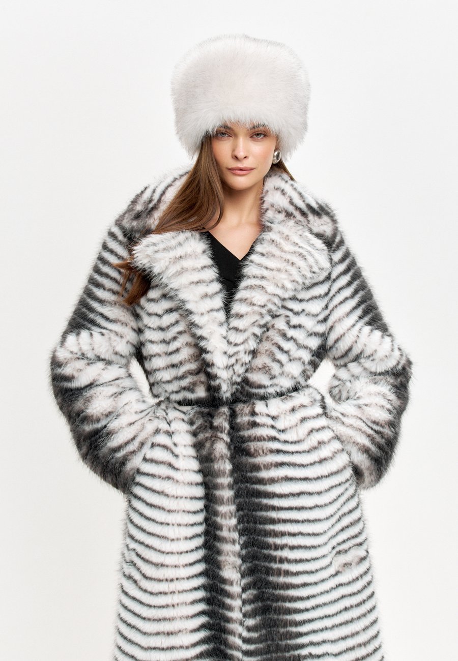 Шапка Cesare Gaspari Beanie, White/Black/White
Шапка Cesare Gaspari Beanie, White/Black/White