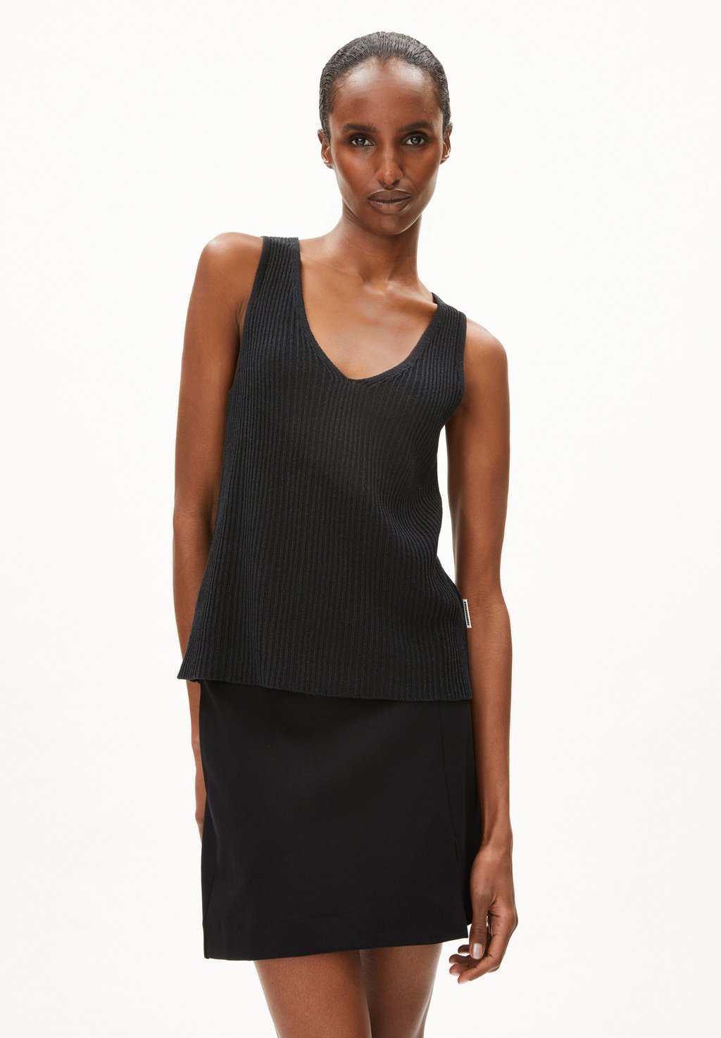 Топ CAARO LINO ARMEDANGELS, черный
Топ CAARO LINO ARMEDANGELS, черный