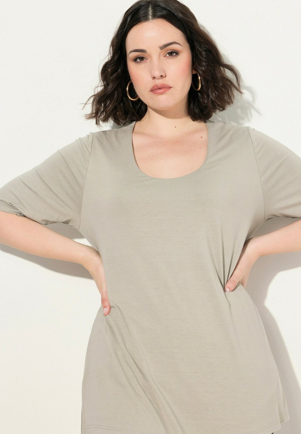 Базовая футболка VOORKANT DUBBELLAAGS KORTE MOUWEN Ulla Popken, бежевый
Базовая футболка VOORKANT DUBBELLAAGS KORTE MOUWEN Ulla Popken, бежевый