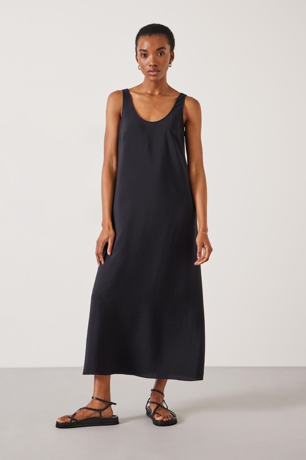 Платье макси Sophie с овальным вырезом Hush, черный
Платье макси Sophie с овальным вырезом Hush, черный