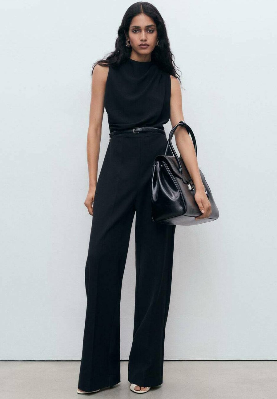 Комбинезон Mango WITH DRAPED NECK , Black
Комбинезон Mango WITH DRAPED NECK , Black