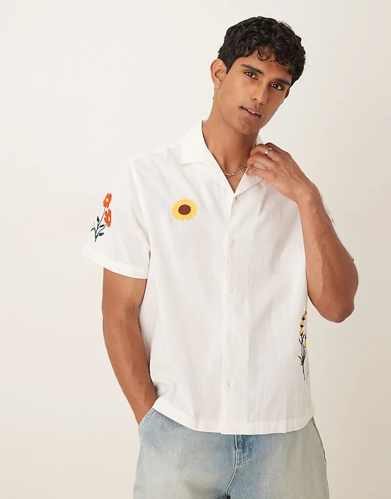 Рубашка ASOS DESIGN Revere с принтом в кремовом цвете 
Рубашка ASOS DESIGN Revere с принтом в кремовом цвете