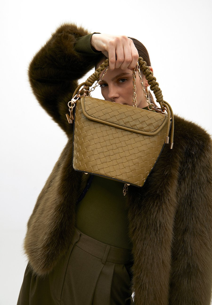 Сумка LOLA CASADEMUNT Handbag, Light Khaki/Light Green
Сумка LOLA CASADEMUNT Handbag, Light Khaki/Light Green