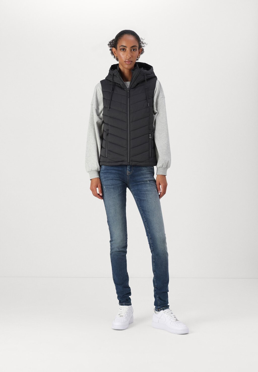 Жилет JDYEBONIE HOOD JDY, темно-серый
Жилет JDYEBONIE HOOD JDY, темно-серый