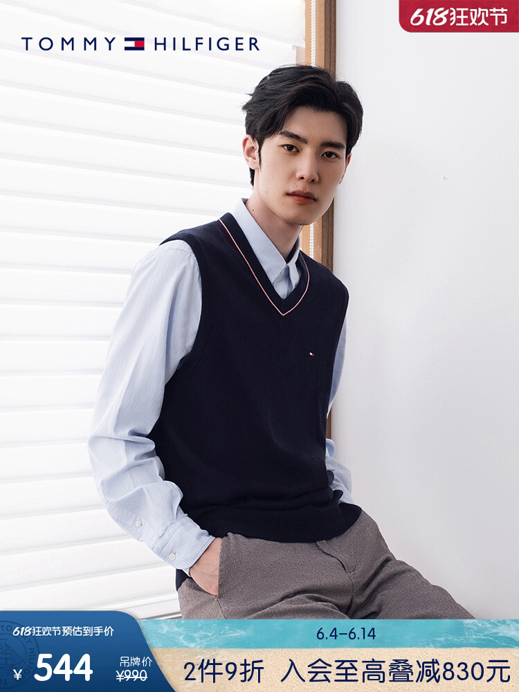 Жилет Tommy Hilfiger с вышитым логотипом и V-образным вырезом, темно-синий
Жилет Tommy Hilfiger с вышитым логотипом и V-образным вырезом, темно-синий