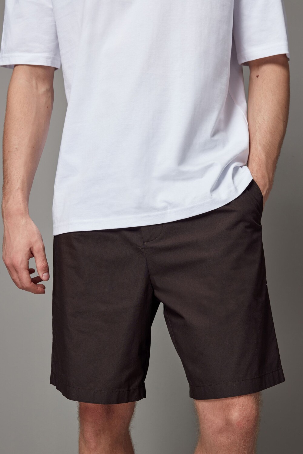 Свободные шорты из поплина чинос из 100% хлопка Next, коричневый 
Свободные шорты из поплина чинос из 100% хлопка Next, коричневый