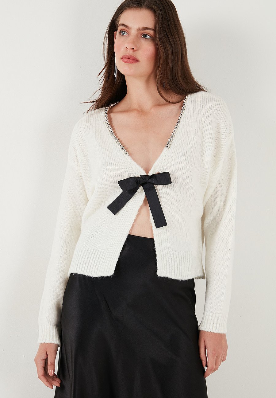 Кардиган LELA REGULAR FIT, Ecru/Beige
Кардиган LELA REGULAR FIT, Ecru/Beige