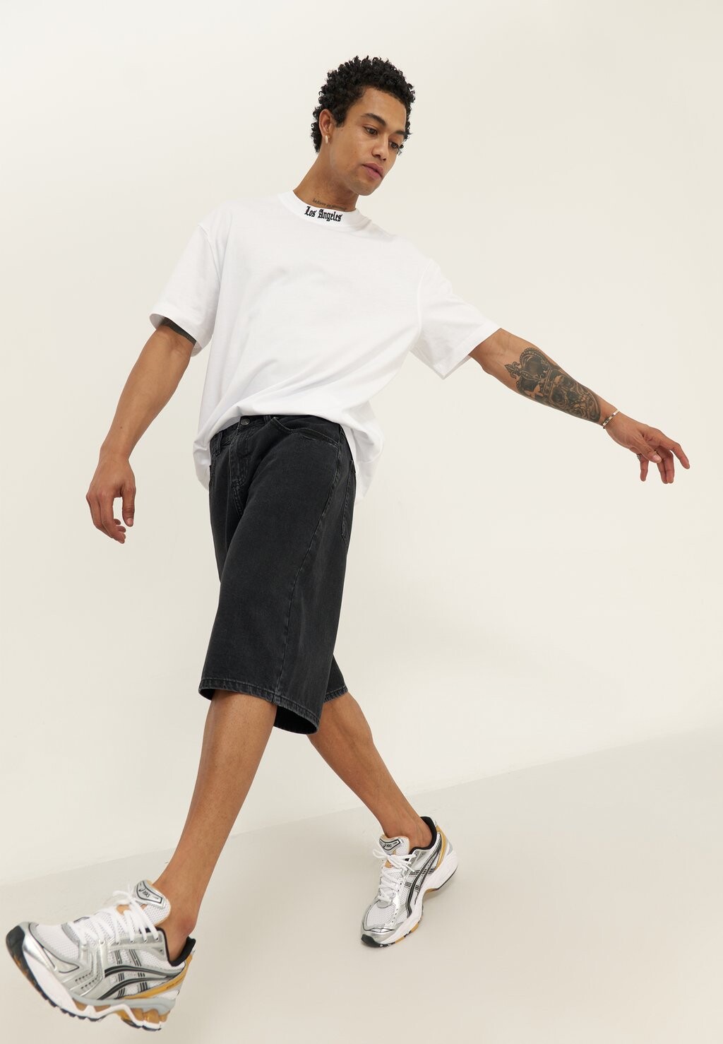 Джинсовые шорты Baggy Denim Shorts Unisex YOURTURN, черный деним
Джинсовые шорты Baggy Denim Shorts Unisex YOURTURN, черный деним
