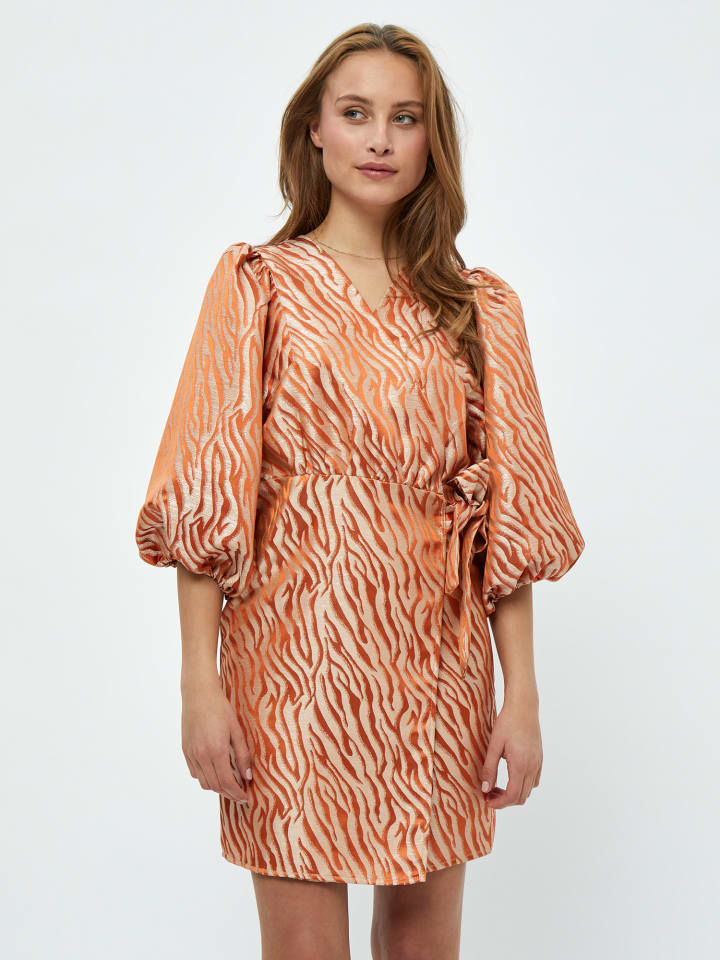 Короткое платье minus
Короткое платье minus