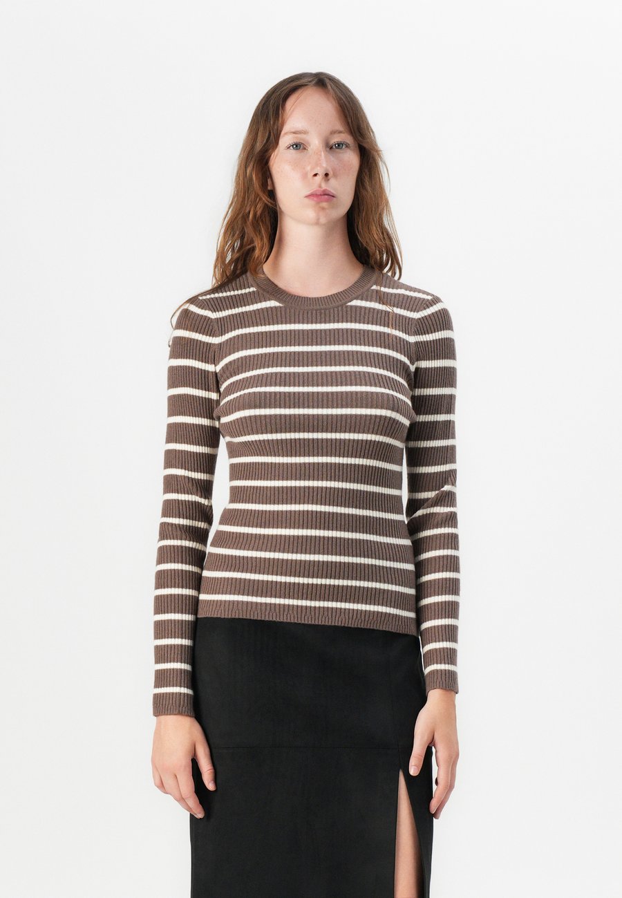 Джемпер ONLY ONLLOUISA PULLOVER , Morel/Birch/Brown
Джемпер ONLY ONLLOUISA PULLOVER , Morel/Birch/Brown