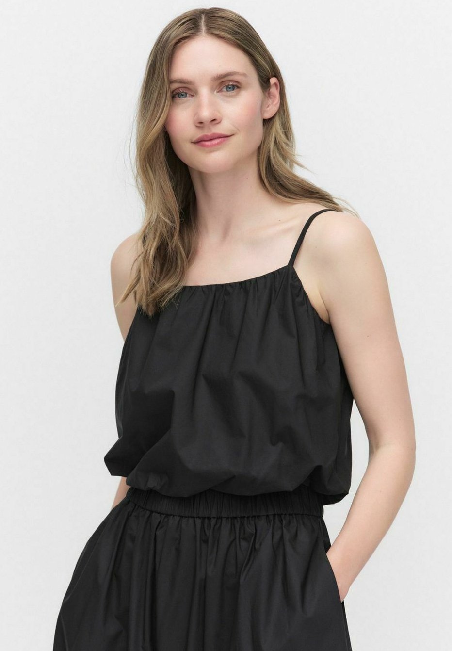 Топ CARMELIA CROPPED STOCKH LM Studio, черный
Топ CARMELIA CROPPED STOCKH LM Studio, черный