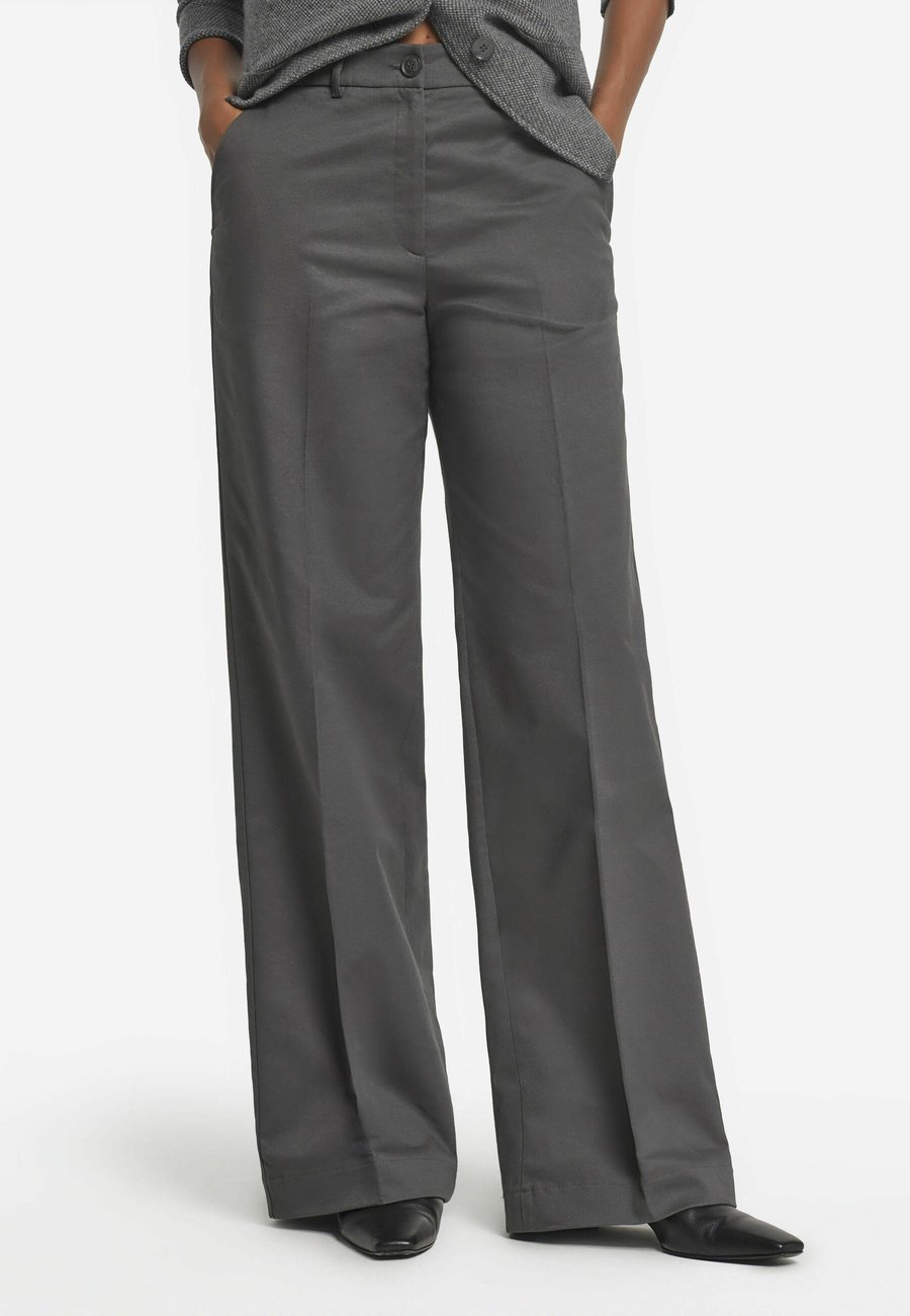 Брюки Falconeri Trousers, Grey/Mottled Dark Grey
Брюки Falconeri Trousers, Grey/Mottled Dark Grey
