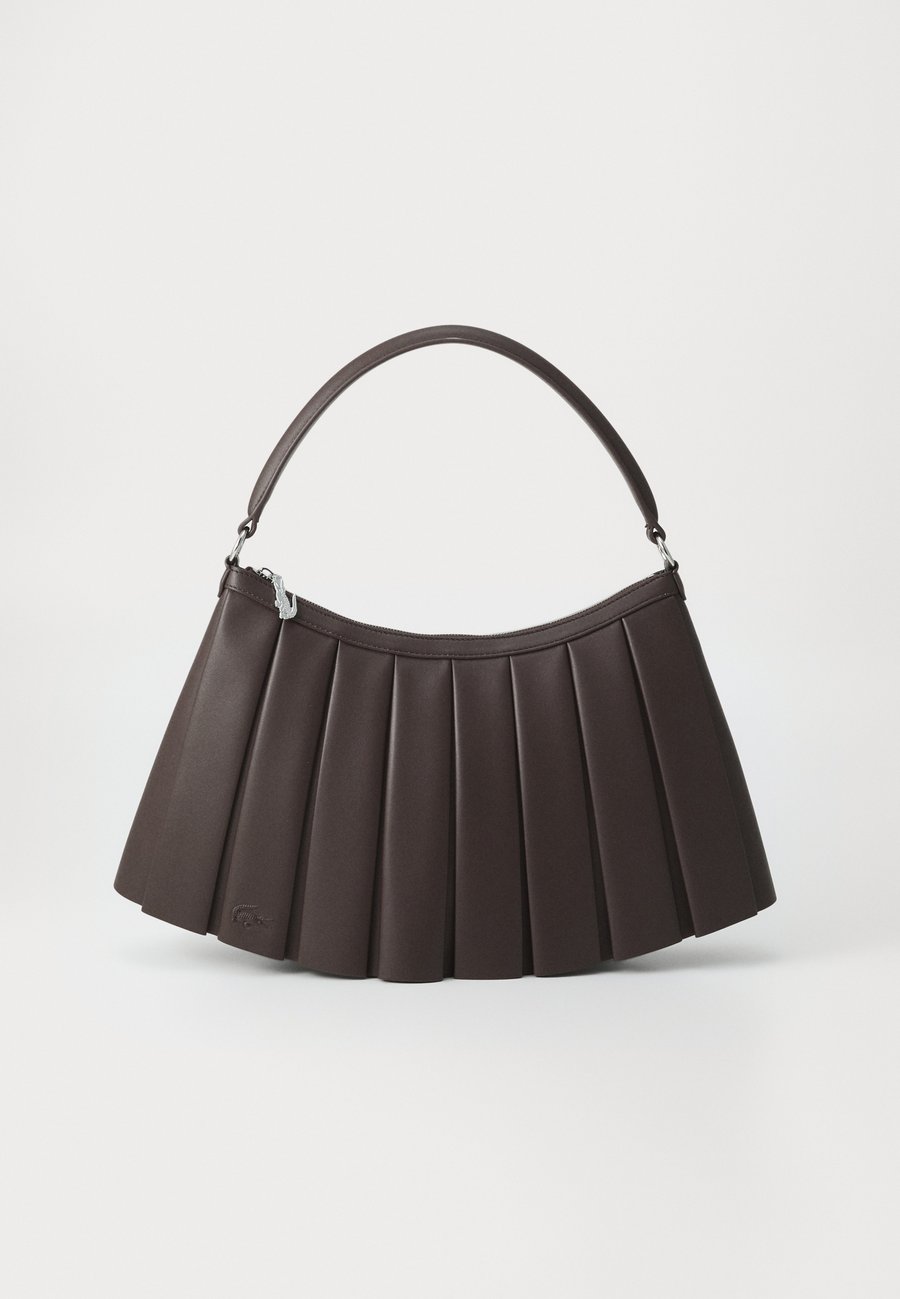 Сумка Lacoste LENGLEN BAG L, Coffee Bean/Dark Brown
Сумка Lacoste LENGLEN BAG L, Coffee Bean/Dark Brown