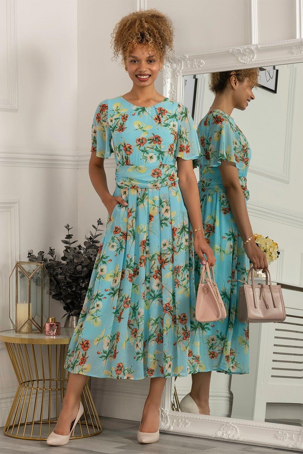 Шифоновое платье макси с принтом Haylee Jolie Moi, синий
Шифоновое платье макси с принтом Haylee Jolie Moi, синий