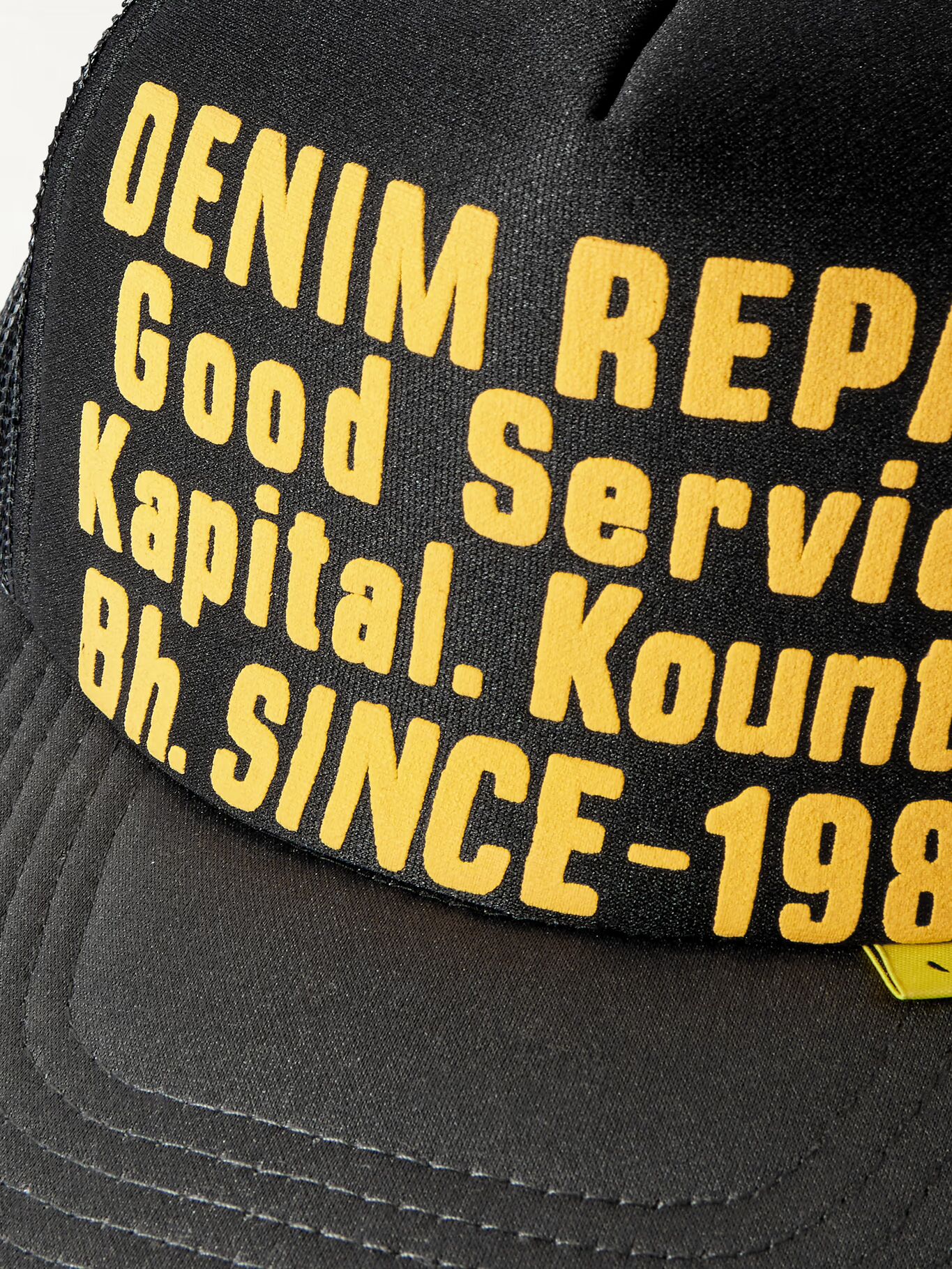 Кепка дальнобойщика с принтом и сеткой KAPITAL, черный
Кепка дальнобойщика с принтом и сеткой KAPITAL, черный