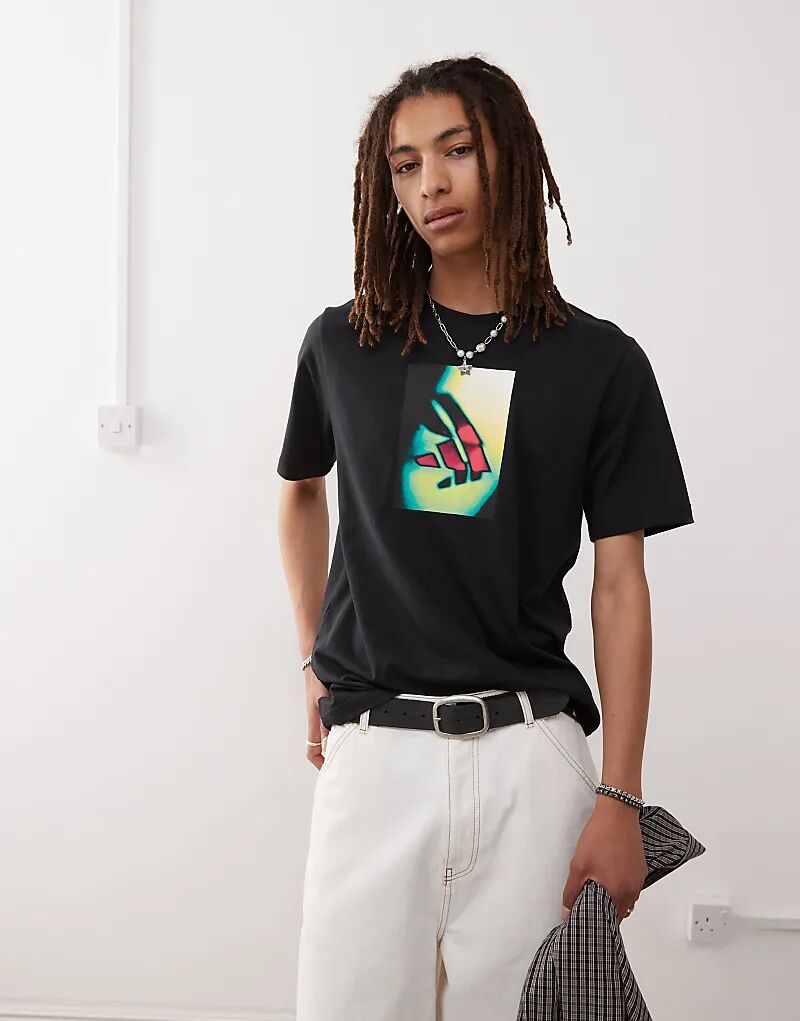 Футболка adidas Sportswear черного цвета с графикой светового короба Adidas Originals
Футболка adidas Sportswear черного цвета с графикой светового короба Adidas Originals