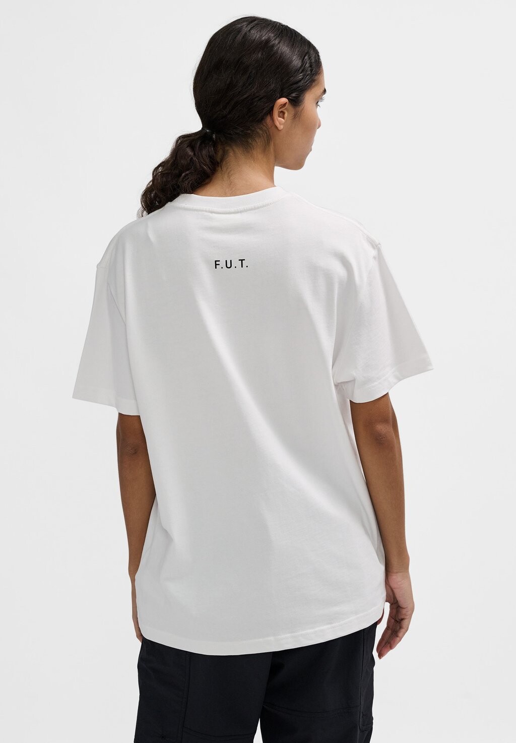 Футболка с принтом ESSENTIAL HALO, белый 
Футболка с принтом ESSENTIAL HALO, белый