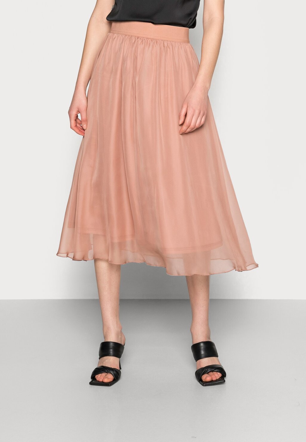 Юбка-трапеция цвета кофе с молоком Saint Tropez
Юбка-трапеция цвета кофе с молоком Saint Tropez