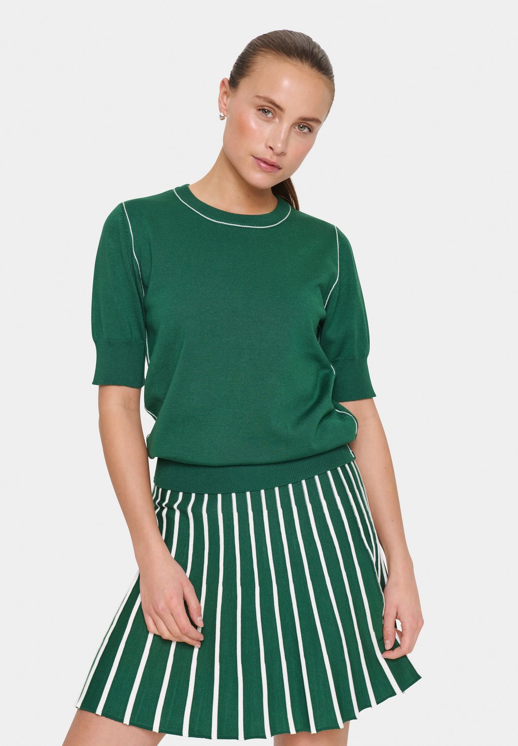 Базовая футболка MILANE Saint Tropez, зеленый
Базовая футболка MILANE Saint Tropez, зеленый