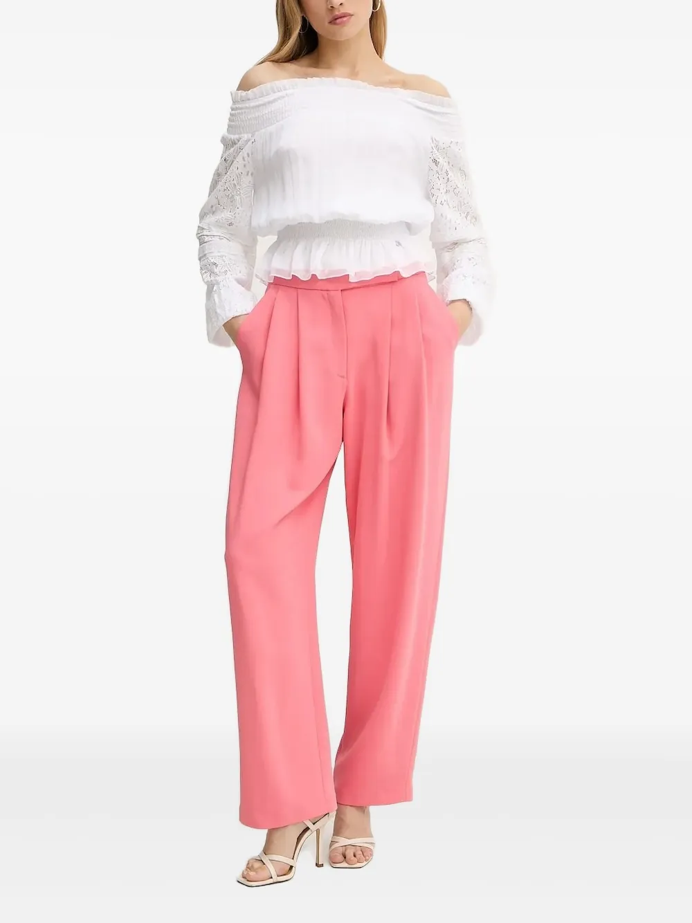 Топ с кружевной отделкой и сборками Guess Usa, белый
Топ с кружевной отделкой и сборками Guess Usa, белый