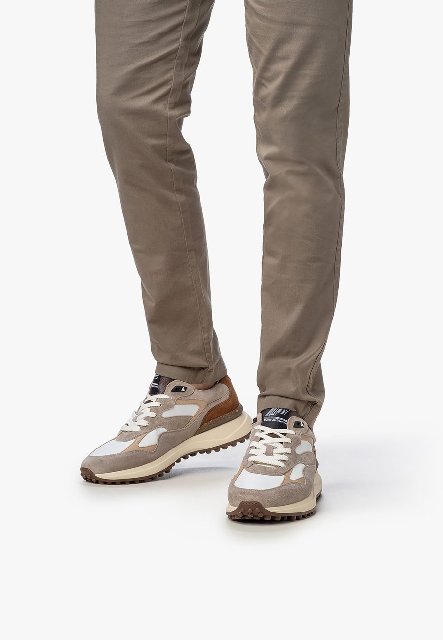 Кроссовки Floris van Bommel Trainers, White
Кроссовки Floris van Bommel Trainers, White