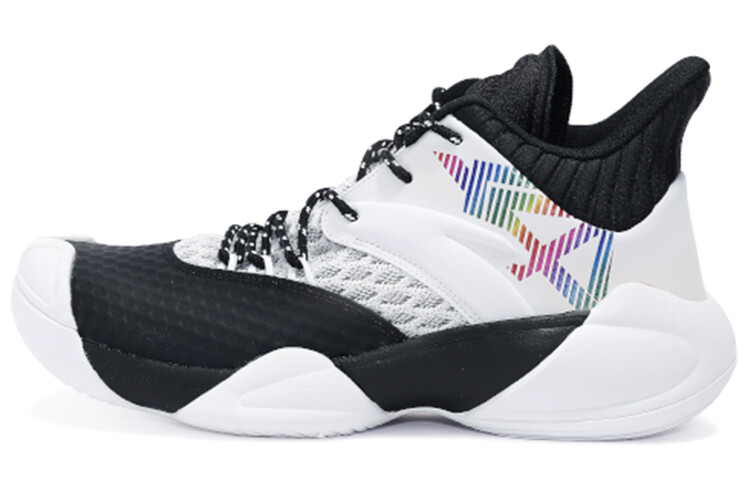 Баскетбольные кроссовки мужские среднего размера
Баскетбольные кроссовки мужские среднего размера