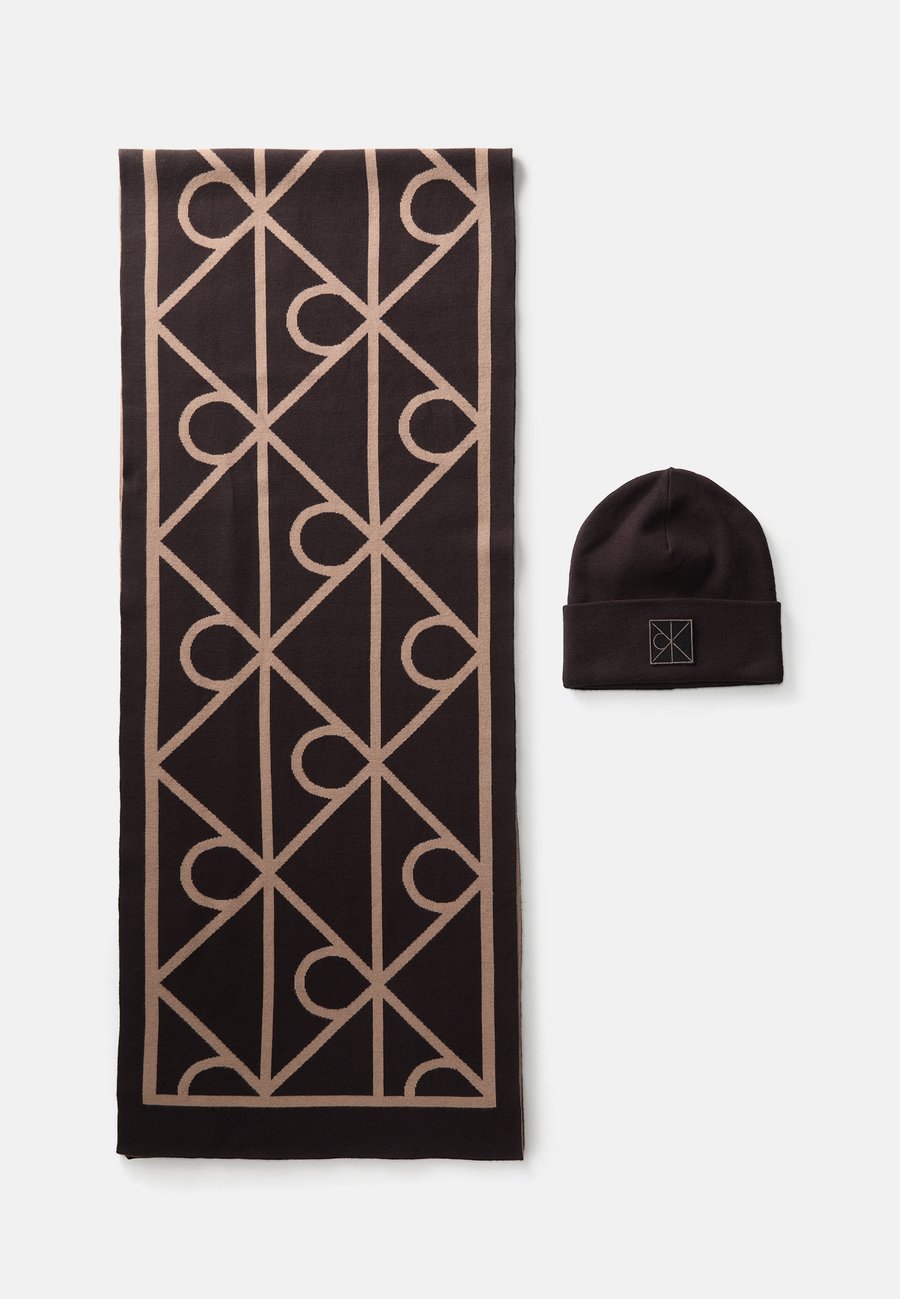 Шапка Calvin Klein EMBLEM SET, Black /Black
Шапка Calvin Klein EMBLEM SET, Black /Black