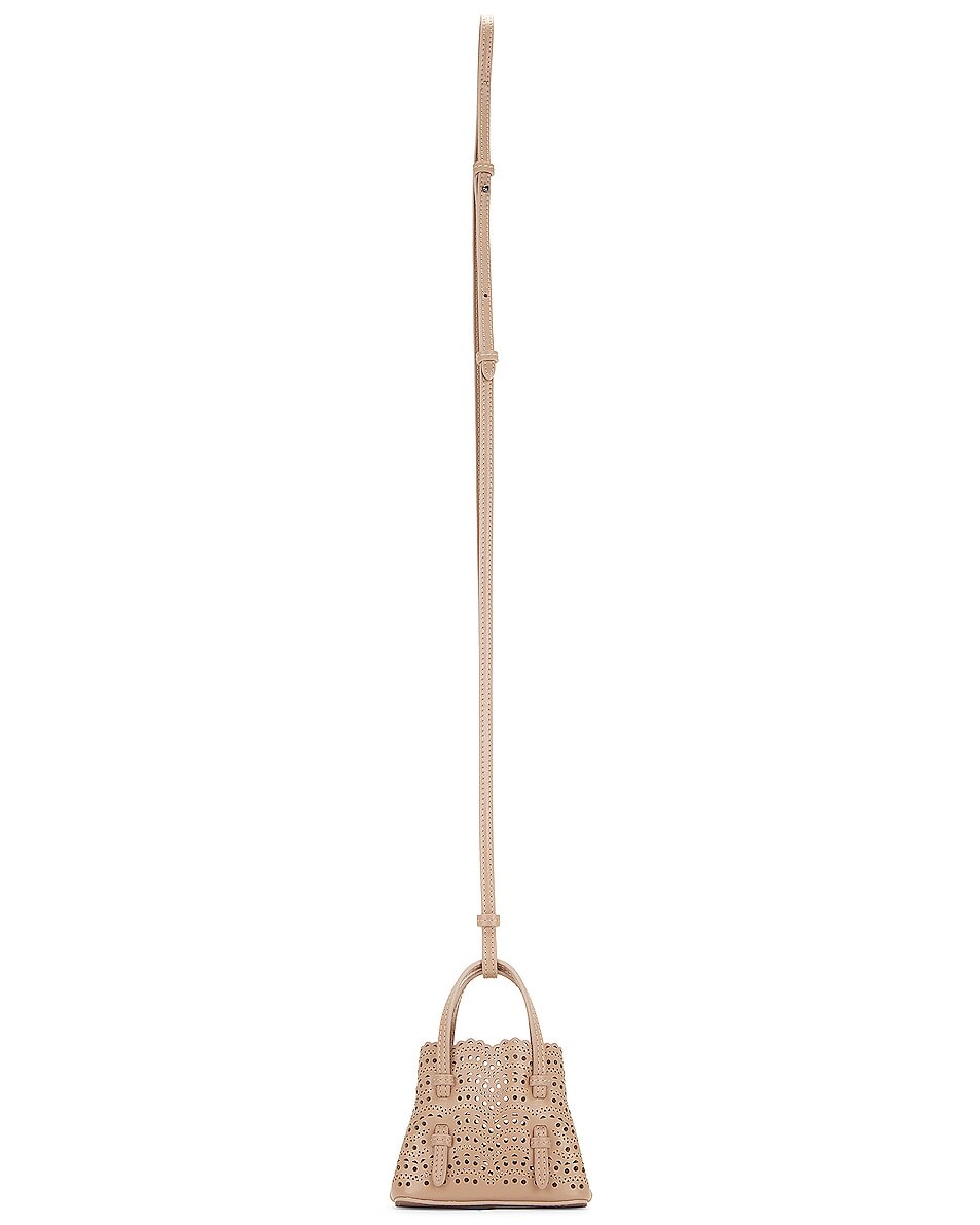 Сумка кросс-боди Alaïa Mini Mina Shoulder, цвет Sable
Сумка кросс-боди Alaïa Mini Mina Shoulder, цвет Sable