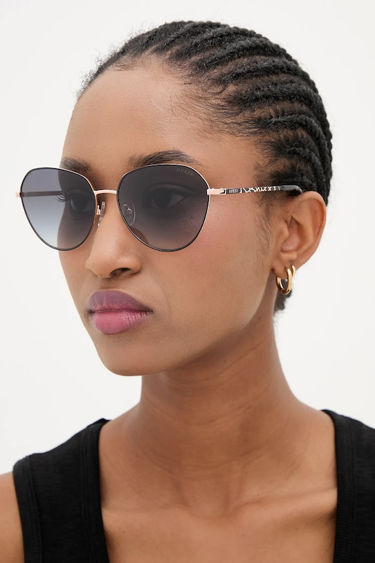 Солнцезащитные очки Guess, золотой 
Солнцезащитные очки Guess, золотой