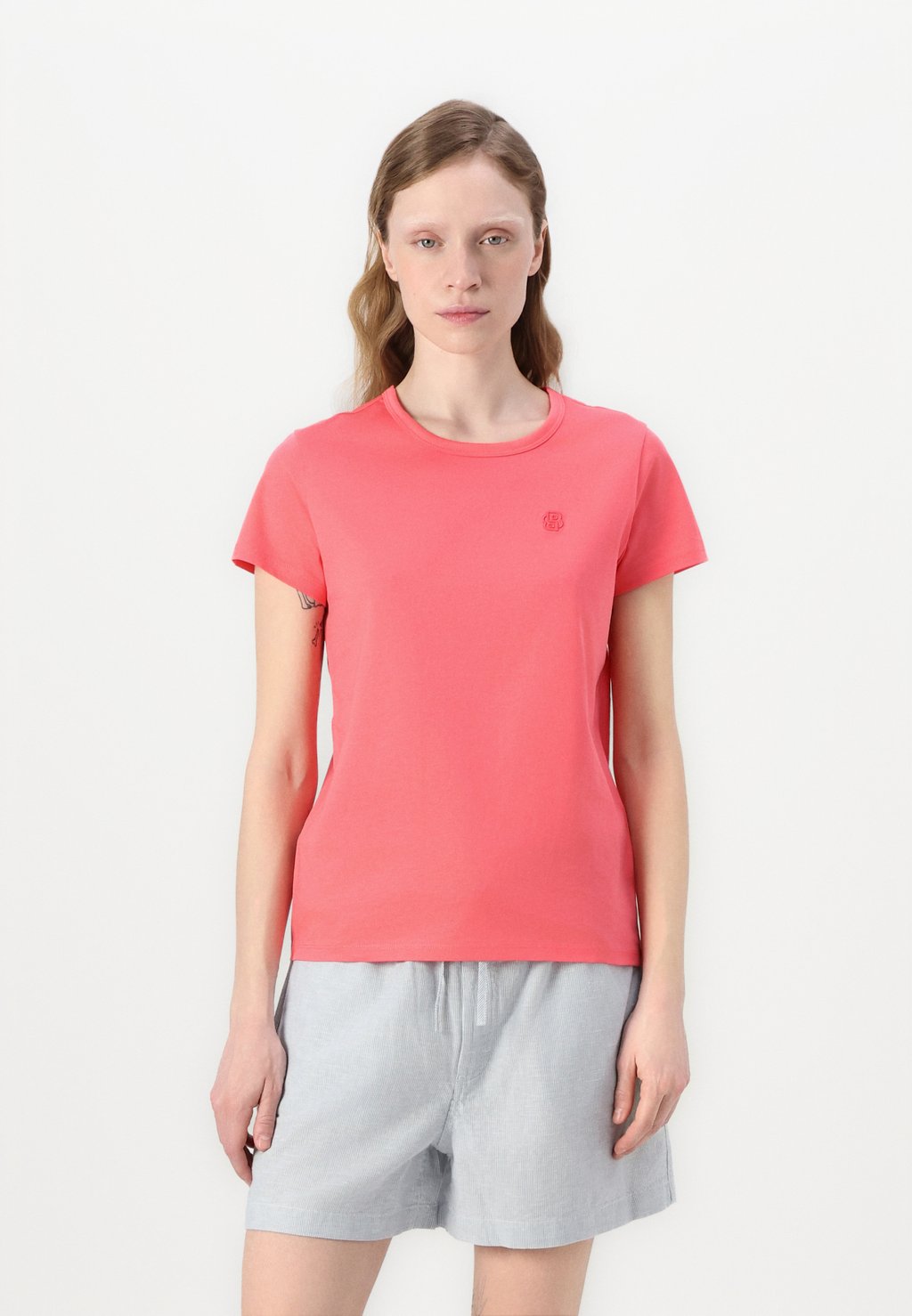 Базовая футболка EVENTSA BOSS, розовый
Базовая футболка EVENTSA BOSS, розовый